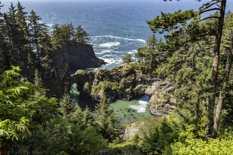 USA, Oregon, Brookings, Natural bridges formation on Oregon Coast