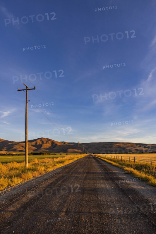 USA, Idaho, Bellevue, Empty dirt road in rural landscape