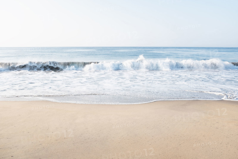 Mexico, Oaxaca State, Puerto Escondido, Costa Chica, Ocean waves washing empty beach