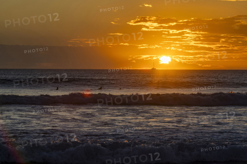 Costa Rica, Guanacaste, Playa Flamingo, Dramatic sky above sea at sunset
