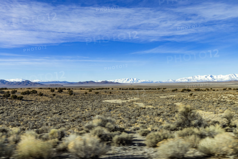 USA, Idaho, Bellevue, Grassy field with snow covered mountains in distance
