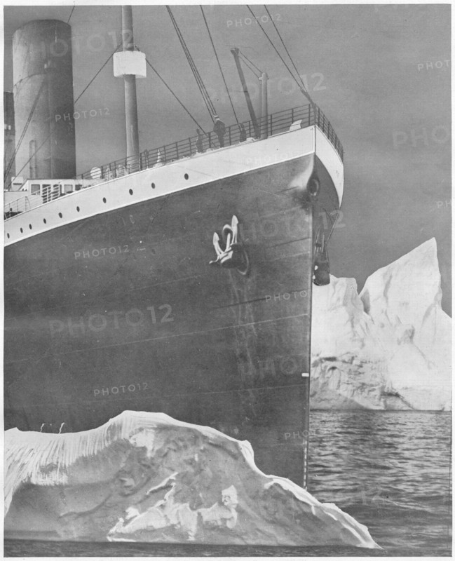 Le Titanic heurtant l'iceberg