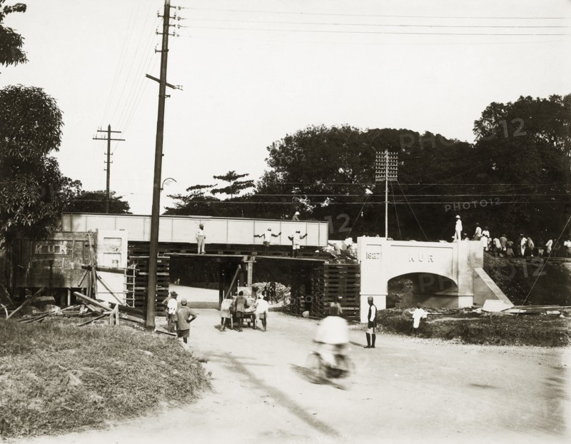Building a rail bridge. A rail bridge under construction on the Kilindini-Mombasa road. The bridge's construction was overseen by Parlane Macfarlane, a senior British employee of the Kenya & Uganda Railways. The date '1927' is engraved on one of the masonry pylons. Mombasa, Kenya, 1927. Mombasa, Coast, Kenya, Eastern Africa, Africa.