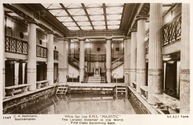 Swimming pool aboard the RMS Majestic. The grandiose interior of the first class swimming pool aboard the steam liner RMS Majestic. The pool was accessed by a staircase and surrounded by benches, balconies and pillars featuring mosaic patterns. Location unknown, circa 1925. Southampton, Hampshire, England (United Kingdom), Western Europe, Europe .