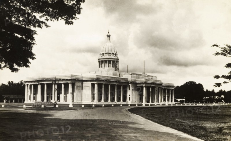 Town Hall in Colombo. Exterior view of Colombo's Town Hall, set in Cinnamon Gardens. Designed in the classical style, it features a colonnaded front with a cupola rising from the centre of the flat roof. Colombo, Ceylon (Sir Lanka), circa 1930. Colombo, West (Sri Lanka), Sri Lanka, Southern Asia, Asia.