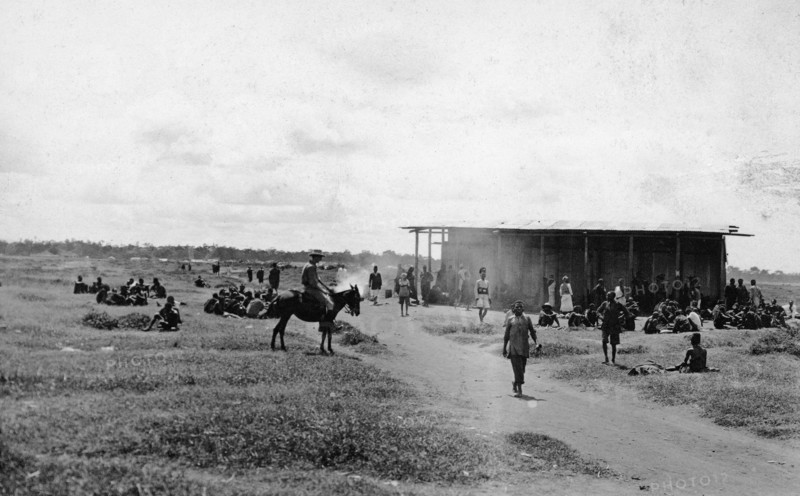 African market at Nairobi. People at an African market being held near a track in open grassland. Nairobi, British East Africa (Kenya), 1912. Nairobi, Nairobi Area, Kenya, Eastern Africa, Africa.