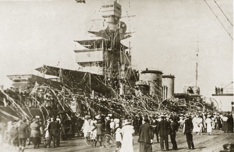 Competition for the highest streamers. British Special Service Squadron crew members aboard HMS Delhi throw streamers into the crowd who have gathered to watch their departure. Melbourne, Australia, 17-25 March 1924. Melbourne, Victoria, Australia, Australia, Oceania.
