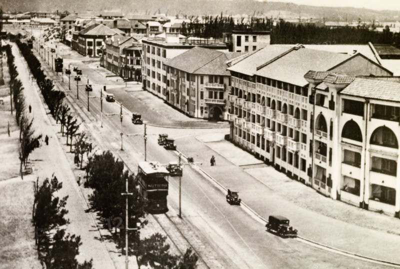 Seafront parade at Durban. Cars and trams are dotted along Durban's wide, open seafront parade. Durban, Natal (KwaZulu Natal), South Africa, circa 1936. Durban, KwaZulu Natal, South Africa, Southern Africa, Africa.