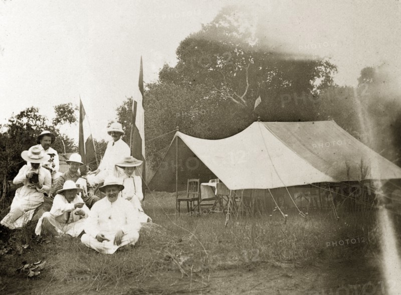 European party at Muanza, Lake Victoria. A small party of European men and women pose for their picture beside a dinner tent near Lake Victoria. Muanza, German East Africa (Tanzania), 1906. Muanza, Kagera, Tanzania, Eastern Africa, Africa.