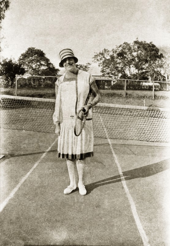 Margaret trotter plays tennis. Portrait of Margaret Trotter in her sporting whites, posing racquet in hand on a tennis court. Entebbe, Uganda, circa 1928. Entebbe, Central (Uganda), Uganda, Eastern Africa, Africa.