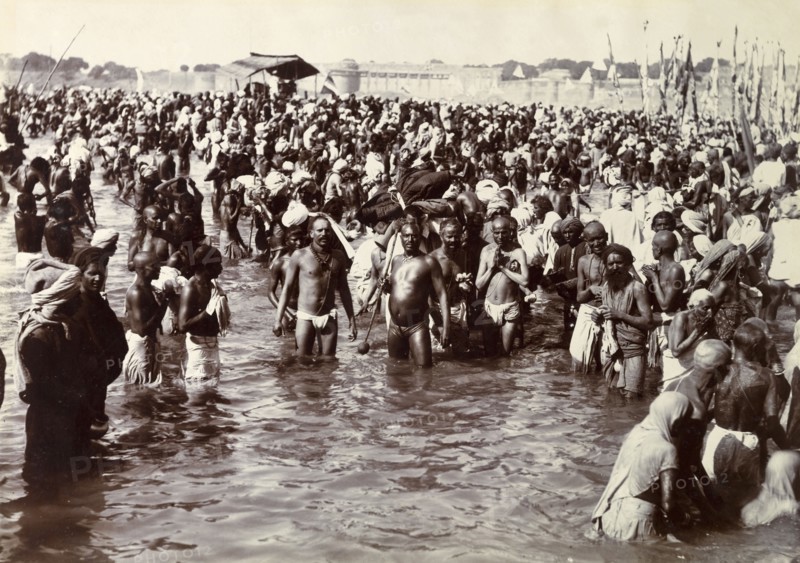Pilgrims bathing at the Kumbh Mela. Hindu pilgrims and fakirs, or holy men, bathing at the Kumbh Mela. Allahabad, United Provinces (Uttar Pradesh), India, circa January 1906. Allahabad, Uttar Pradesh, India, Southern Asia, Asia.
