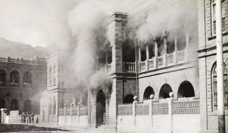 Riot damage in Aden, 1947. Smoke engulfs a building in the Jewish quarter of Aden, during the Arab riots that took place between 1-3 December 1947 in response to the United Nations Partition Plan for Palestine. Aden, Yemen, December 1947. Aden, Adan, Yemen, Middle East, Asia.