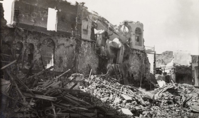 Aftermath of Arab riots in Aden, 1947. A building reduced to rubble in the Jewish quarter of Aden, during the Arab riots that took place between 1-3 December 1947 in response to the United Nations Partition Plan for Palestine. Aden, Yemen, December 1947. Aden, Adan, Yemen, Middle East, Asia.