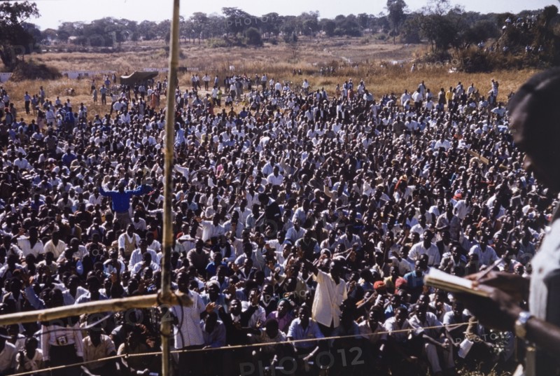 Crowd at United National Independence Party rally. View over a crowd of followers at a political rally held by the United National Independence Party, where party president Kenneth Kaunda (b.1924) made an address. Kitwe, Northern Rhodesia (Zambia), circa 1962. Nkana-Kitwe, Copperbelt, Zambia, Southern Africa, Africa.