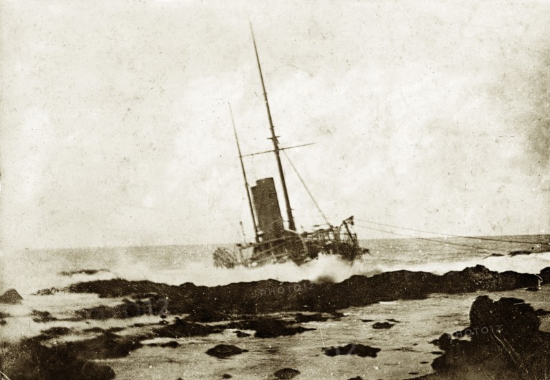 The wreck of RIMS 'Warren Hastings'. The stricken troopship RIMS 'Warren Hastings', on rocks off the coast of Reunion. Reunion, January 1897. Reunion (France), Indian Ocean, Africa.