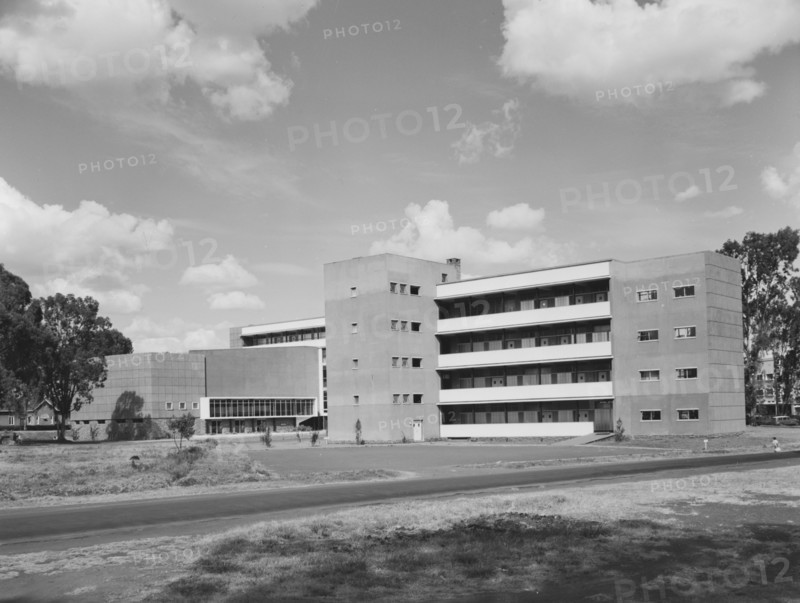 Royal Technical College, Nairobi. View of the four storey Royal Technical College. Nairobi, Kenya, 13 October 1957. Nairobi, Nairobi Area, Kenya, Eastern Africa, Africa.