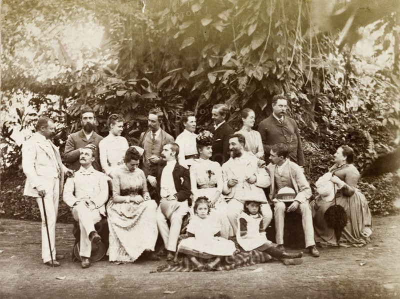 Christmas in the Botanical Gardens. Informal group portrait of 17 European men, women and children celebrating Christmas in the Botanical Gardens. Calcutta (Kolkata), India, December 1889. Kolkata, West Bengal, India, Southern Asia, Asia.