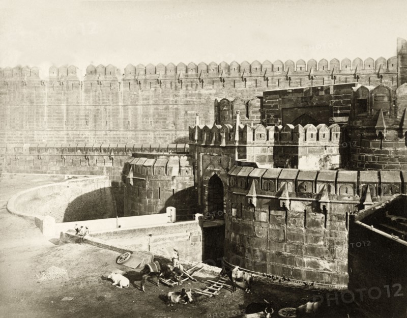 Agra Fort walls. View of the fortified red sandstone walls surrounding Agra Fort. Agra, North Western Provinces (Uttar Pradesh), India, circa 1880. Agra, Uttar Pradesh, India, Southern Asia, Asia.