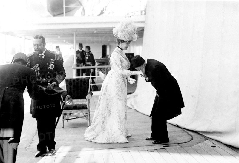 Kiamil Pasha and Queen Mary. Kiamil Pasha, ex-Grand Vizier of the Ottoman Empire, bids farewell to Queen Mary aboard HMS Medina whilst King George V (r.1910-36) accepts farewells from an unidentified official. The royal couple were on their way to India for the Coronation Durbar at Delhi. Port Said, Egypt, 21 November 1911. Port Said, Port Said, Egypt, Northern Africa, Africa.