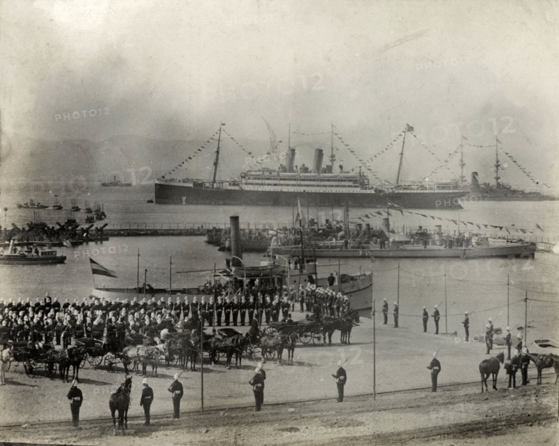 Royal steamship at Gibraltar. British soldiers parade on a dockside in honour of King Edward VII (1841-1910), whose royal steamship sits in harbour, festooned with flags. This is one of several photographs taken during a royal visit to Gibraltar by the British King and his German counterpart, Kaiser Wilhelm II (1859-1941). Gibraltar, 1904., Gibraltar, Gibraltar, Mediterranean, Europe .