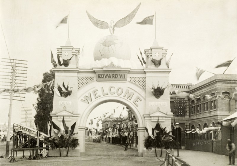 The Railway Workers' Royal Arch, Perth. The Railway Workers' Royal Arch in Wellington Street, part of celebrations to welcome the Duke and Duchess of Cornwall and York (later King George V and Queen Mary) to Perth. Perth, Australia, July 1901. Perth, West Australia, Australia, Australia, Oceania.