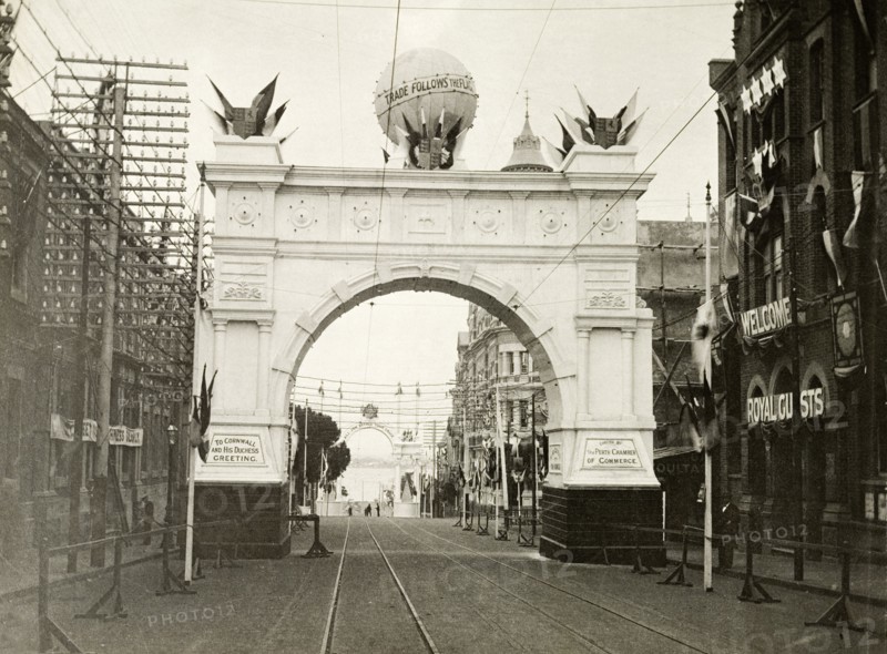 The Chamber of Commerce Arch, Perth. The Chamber of Commerce Arch at Barrack Street, part of celebrations to welcome the Duke and Duchess of Cornwall and York (later King George V and Queen Mary) to Perth. Perth, Australia, July 1901. Perth, West Australia, Australia, Australia, Oceania.