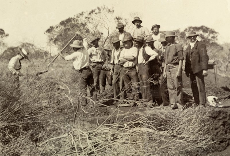 The Lawleys at Laverton gold fields. Sir Arthur Lawley, Governor of Western Australia, shovels earth onto a gold shaker operated by his wife, Lady Annie Lawley, whilst a team of miners look on. The machine was designed to sift through dirt and gravel, carrying the heavier gold to the bottom. Laverton, Australia, circa 1901. Laverton, West Australia, Australia, Australia, Oceania.