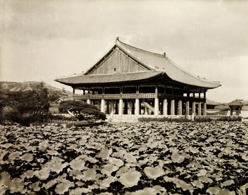 The Gyeonghoeru Pavilion at Gyeongbok Palace. The Gyeonghoeru Pavilion at Gyeongbok Palace, situated on an island at the centre of a lotus pond. The building features a curved roof, which rests on 48 granite pillars. Seoul, Korea (South Korea), circa 1920. Seoul, Special City, South Korea, Eastern Asia, Asia.