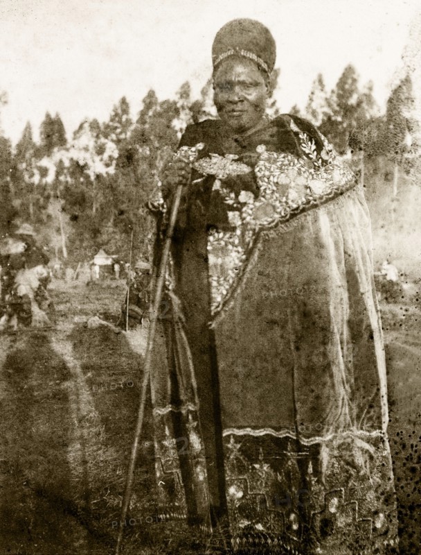 The Queen Regent of Swaziland. Portrait of Labotsibeni Gwamile Mdluli, the Queen Regent of Swaziland, wearing a velvet cape given to her by Lady Annie Lawley, wife of Sir Arthur Lawley, Lieutenant Governor of the Transvaal. The robe was presented at an 'indaba' (council) with the British. Near Mbabane, Swaziland, 24 August 1904. Mbabane, Hhohho, Swaziland, Southern Africa, Africa.