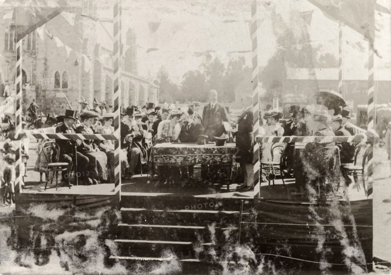 Sir Lawley receives a loyal address. Sir Arthur Lawley (1860-1932), Lieutenant Governor of the Transvaal, receives a loyal address from the Mayor and members of the council of Heidelberg. Heidelberg, Eastern Transvaal (Mpumalanga), South Africa, circa 1905. Heidelberg, Mpumalanga, South Africa, Southern Africa, Africa.