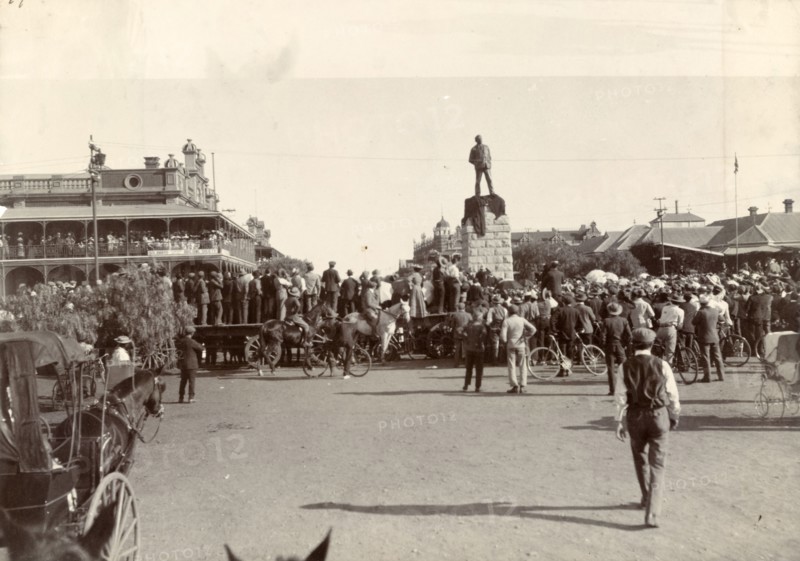 Unveiling of statue of Cecil John Rhodes. Crowds gather to see the unveiling of a commemorative statue of Cecil John Rhodes (1853-1902) by the Mayor of Bulawayo. Bulawayo, Rhodesia (Zimbabwe), 7 July 1904. Bulawayo, Zimbabwe, Southern Africa, Africa.