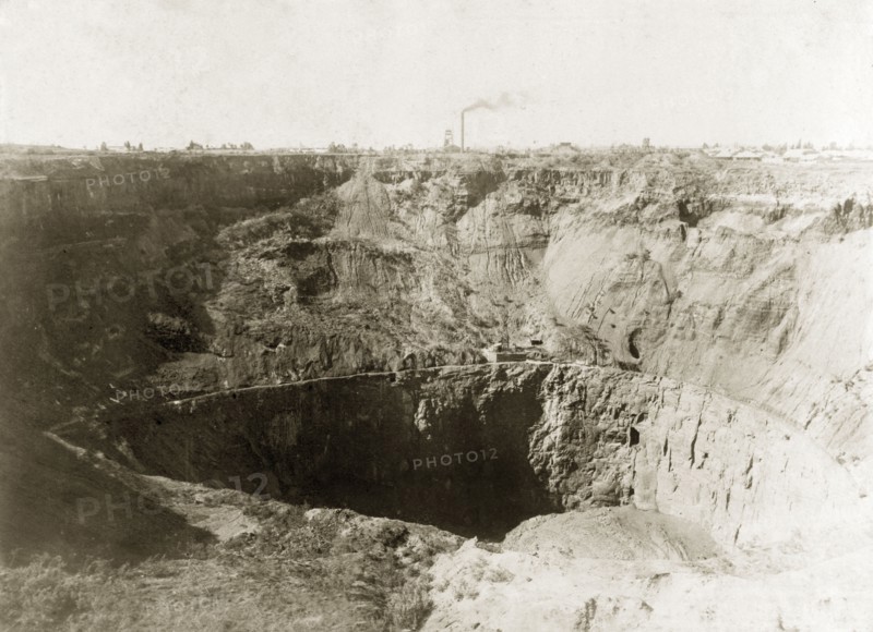 The 'Big Hole'. View over an open-pit diamond mine known as the 'Big Hole', constructed by the De Beers company between 1888 to 1914. It is credited as being one of the largest man-made pits in the world at approximately 215 metres deep. Kimberley, South Africa, circa 1896. Kimberley, North Cape, South Africa, Southern Africa, Africa.