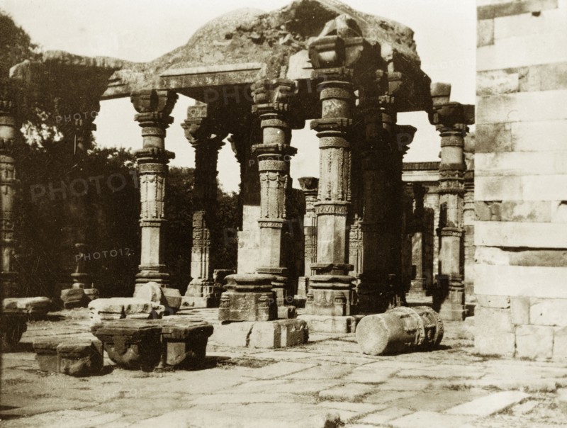 Hindu temple at the Qutb Minar complex. The remnants of a ruined Hindu temple, part of the Qutb Minar complex in Delhi, which was built during the Slave Dynasty (1206-90) to celebrate the onset of Islamic rule in India in 1192. Delhi, India, circa 1928. Delhi, Delhi, India, Southern Asia, Asia.