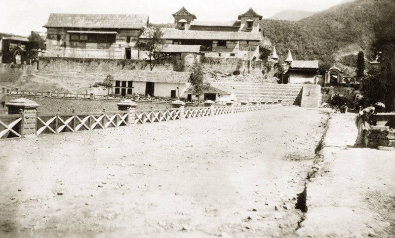 Palatial residence in northern India. View down a driveway, looking towards the rear of a large, palatial residence. An original caption labels this as: 'The Palace, Mandi', but it is unclear whether this locates the building in Mandi, Himachal Pradesh, or perhaps more likely, refers to the Mubarak Mandi Palace, located in Jammu City in the State of Jammu and Kashmir. Northern India, 1920. Mandi, Himachal Pradesh, India, Southern Asia, Asia.
