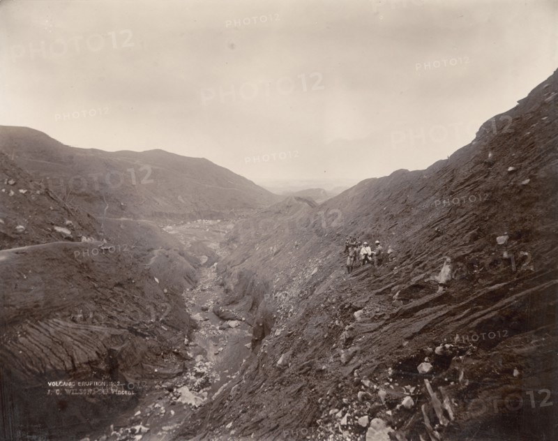 American scientists below Soufriere. American scientists stand an altitude of 610 metres (2, 000 feet) below Soufriere, following its eruption on 8 May 1902, which killed over 1,600 people. St Vincent, 1902. St Vincent and the Grenadines, Caribbean, North America .