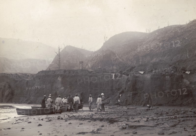 Wallibu dry river. Men stand beside canoes on the muddy bed of Wallibu River. The river was forced to seek another channel when it was made dry by a deep deposit of volcanic rocks and dust laid down by the eruption of Soufriere on 8 May 1902. Martinique, circa 1903. Martinique (France), Caribbean, North America .