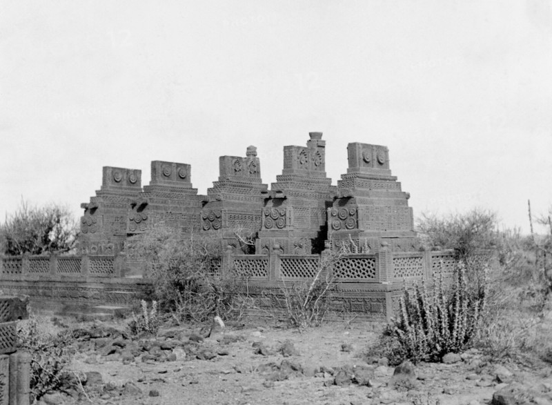Chaukundi Tombs. An ornately carved sandstone tomb at the Chaukundi Tombs complex. Karachi, Sind, India (Sindh, Pakistan), circa 1910. Karachi, Sindh, Pakistan, Southern Asia, Asia.