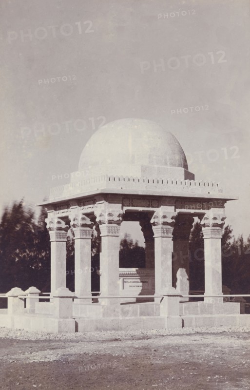 The tomb of Phyllis Louise Lawrence. The white-domed tomb of Phyllis Louise Lawrence, nee Napier, the first wife of Sir Henry Staveley Lawrence (Collector of Karachi). The Lawrence couple were married in 1899 and had three children before Phyllis was killed in a carriage accident in Karachi on 30 June 1912. Karachi, Sind, India (Sindh, Pakistan), circa 1915. Karachi, Sindh, Pakistan, Southern Asia, Asia.