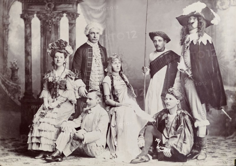 British amateur dramatics in India. Group portrait of British actors wearing fancy dress costume whilst participating in amateur dramatics at Poona. Amongst the group are Sir Henry Staveley Lawrence (Collector of Karachi) (standing, left) and his first wife Phyllis (centre). Poona, Bombay Presidency (Pune, Maharashtra), India, circa 1910. Pune, Maharashtra, India, Southern Asia, Asia.
