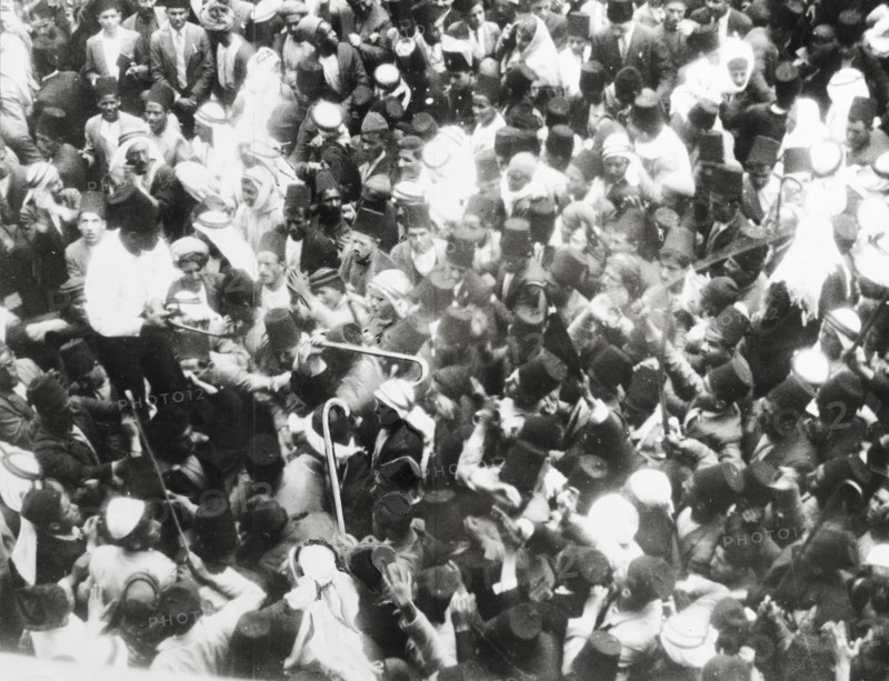 An altercation in Jerusalem, 1933. A tightly packed crowd of Palestinian Arabs and Jews form an agitated mass on a city street as tensions rise over the influx of Jewish immigrants to the British Mandate of Palestine. This photograph was taken only three days after a violent altercation in Haifa in which 26 people were killed. Jerusalem, British Mandate of Palestine (Israel), 29 October 1933. Jerusalem, Jerusalem, Israel, Middle East, Asia.
