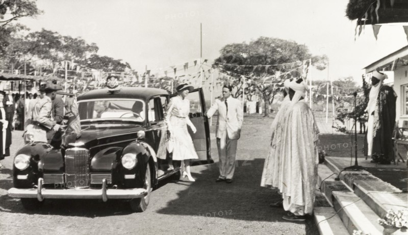 Princess Mary arriving at a school opening. Princess Mary, Countess of Harewood, is greeted by Alhajn Isa Kaila (Minister of Education) and Ahmadu Bello (Sardauna of Sokoto) as she arrives for the official opening ceremony of Queen Elizabeth Girls' School. Ilorin, Nigeria, 21 November 1957. Ilorin, Kwara, Nigeria, Western Africa, Africa.