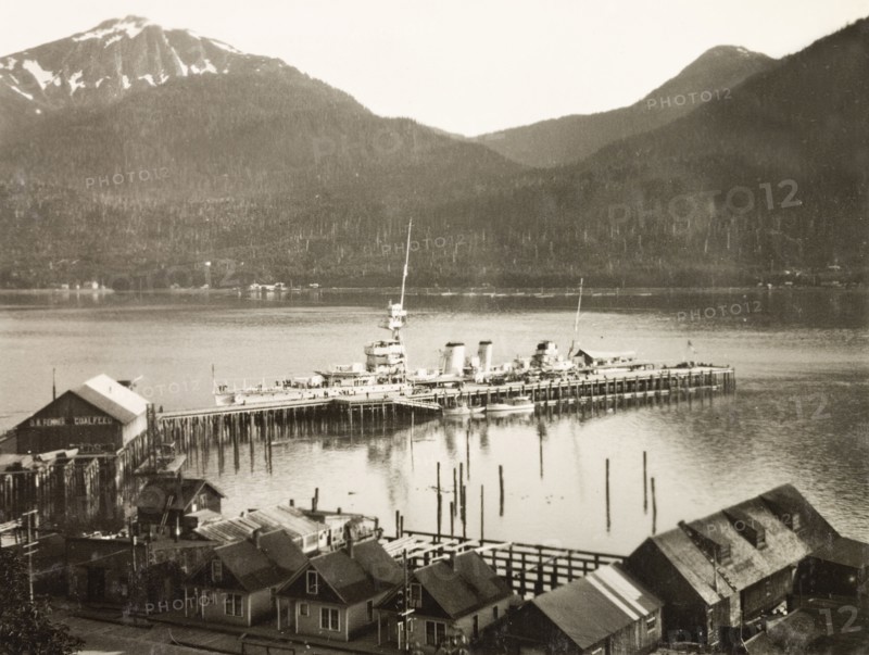 HMS Dauntless at Juneau Pier. HMS Dauntless of the Royal Navy's South American Division anchored alongside Juneau pier in the Gastineau Channel. Juneau, Alaska, United States of America, circa 1931. Juneau, Alaska, United States of America, North America, North America .