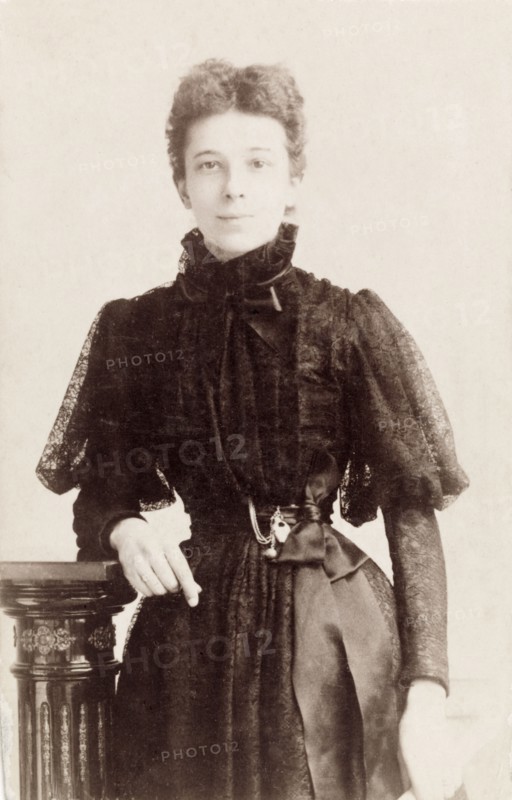 Portrait of Minnie Murray. Studio portrait of Minnie Murray (nee Hepworth), aged 25, posing in traditional Victorian dress. England, 1888. England (United Kingdom), Western Europe, Europe .