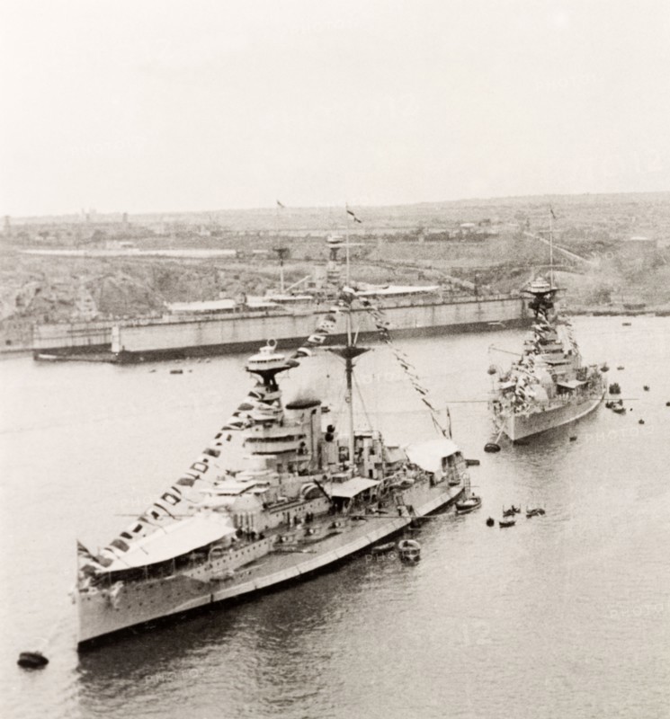 Ships decorated for Empire Day, Malta. Two large steamships leave Grand Harbour in Valetta, decorated with flags of the British Empire to celebrate Empire Day. Valetta, Malta, 24 May 1933. Valetta, Malta, Malta, Central Europe, Europe .