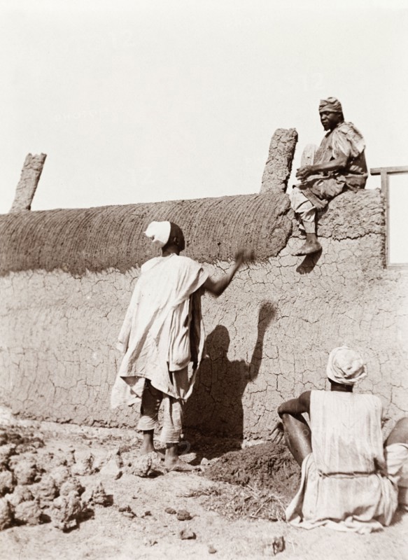 Construction of a new school in Kano. Nigerian builders put the finishing touches to a mud wall during the construction of a new school. Kano, Nigeria, 1914. Kano, Kano, Nigeria, Western Africa, Africa.