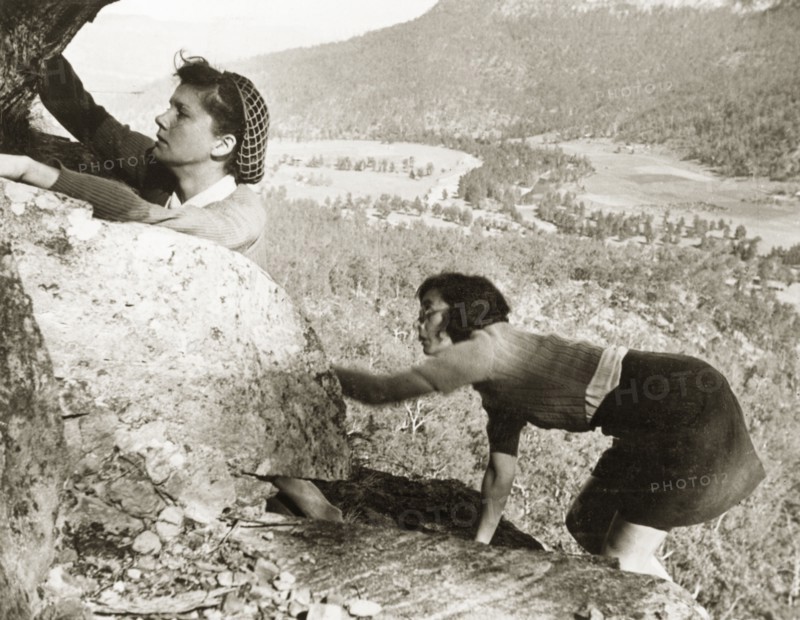 Climbing in Burragorang Valley. Two European women climb a cliff face in Burragorang Valley whilst on holiday in the scenic Blue Mountain range. New South Wales, Australia, May 1940., New South Wales, Australia, Australia, Oceania.