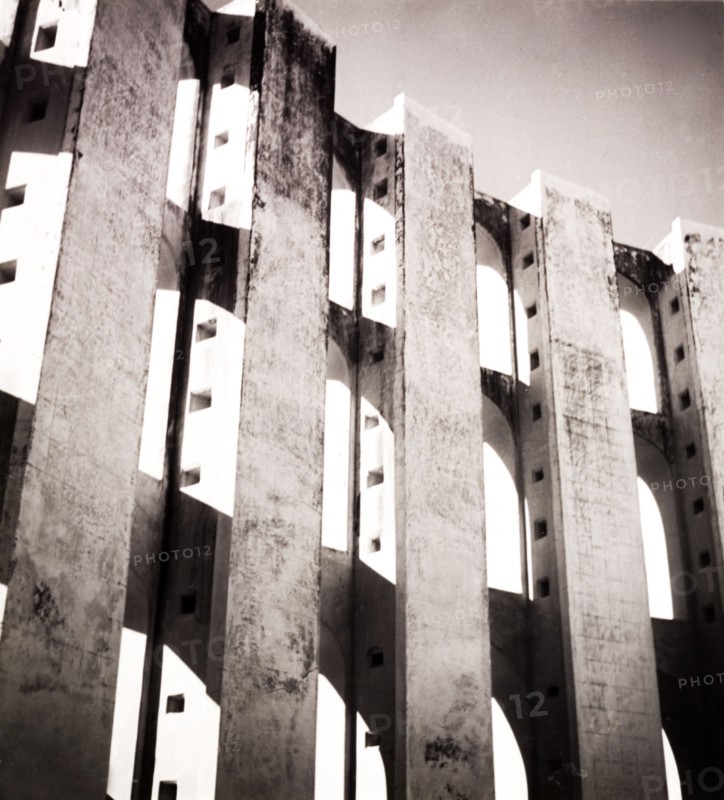 Ram Yantra at Yantra Mandir, Delhi. Interior wall of the cylindrical Ram Yantra at Yantra Mandir (or Jantar Mantar), an astronomical observatory built by Maharajah Jai Singh II in the early 18th century. This section of the complex was designed to read azimuth and altitude angles. Delhi, India, 1943. Delhi, Delhi, India, Southern Asia, Asia.