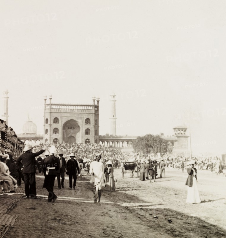 Gathering for the state entry procession, 1903. Crowds gather outside the Jama Masjid as they prepare to watch the state entry procession of the Coronation Durbar. Delhi, India, 29 December 1902. Delhi, Delhi, India, Southern Asia, Asia.