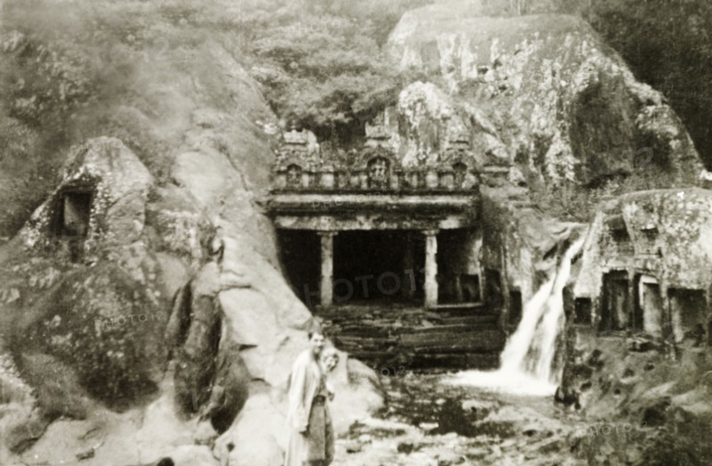 Kalhatti cave temple and waterfall. British colonists Reverend Norman Sargant and Mrs Wilson visit the cave temple at the foot of Kalhatti waterfall. Chikmagalur, Mysore State (Chikkamagaluru, Karnataka), India, circa 1937., Karnataka, India, Southern Asia, Asia.