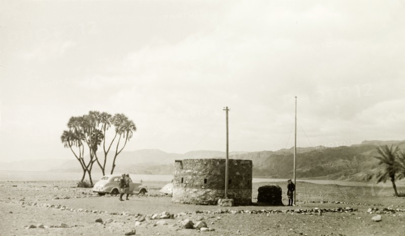 A fortified outpost in Palestine. A British military officer arrives at a fortified outpost in a desert valley, to be met by two Arab soldiers in uniform. British Mandate of Palestine (Israel), circa 1940. Israel, Middle East, Asia.